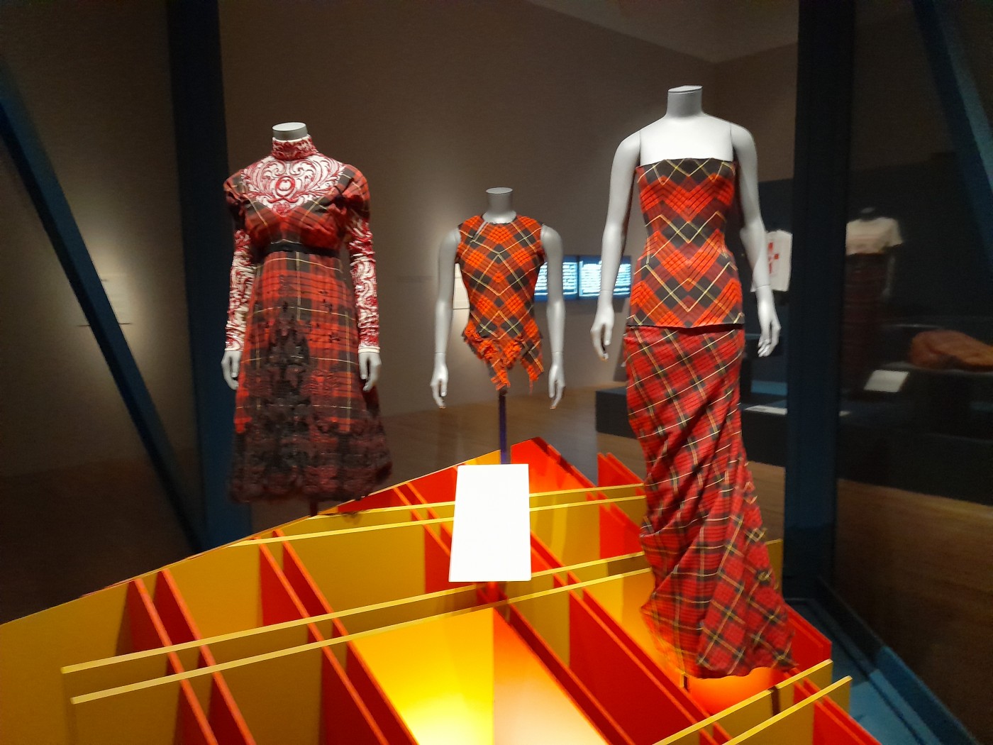 V&A Dundee: Tartan Exhibition Review - The Costume Society