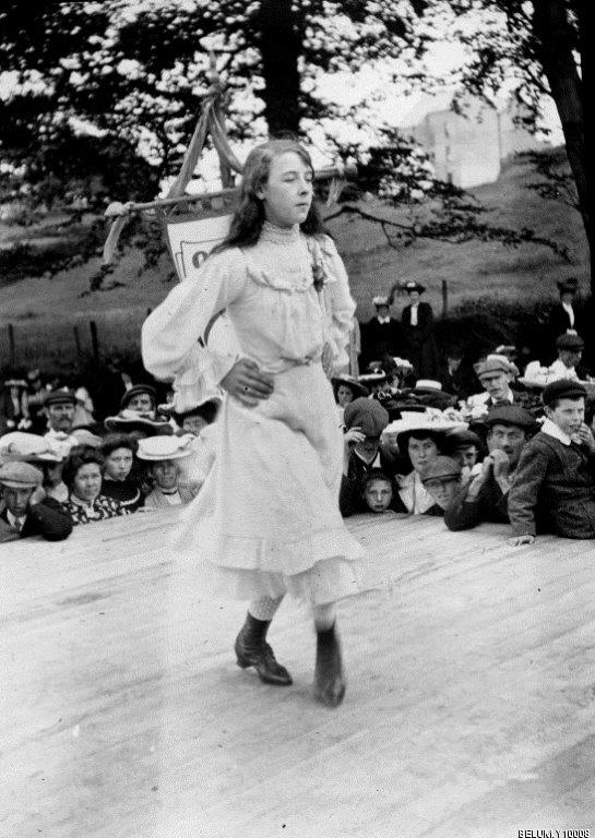 Cassie dancing, 1904