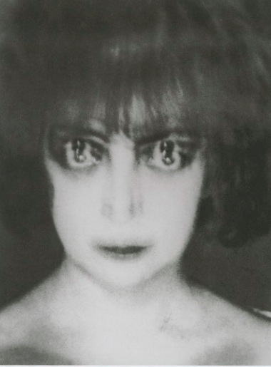 Marchese Luisa Casati portrait by Man Ray, 1922. 