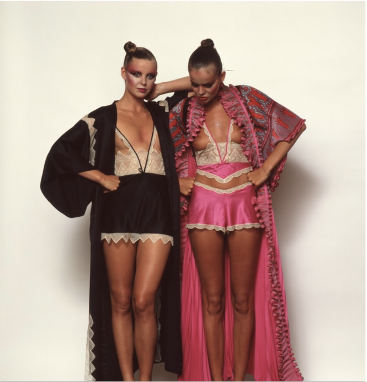 Zandra Rhodes x Eve Stillman<br />
Image by Clive Arrowsmith, 1977.