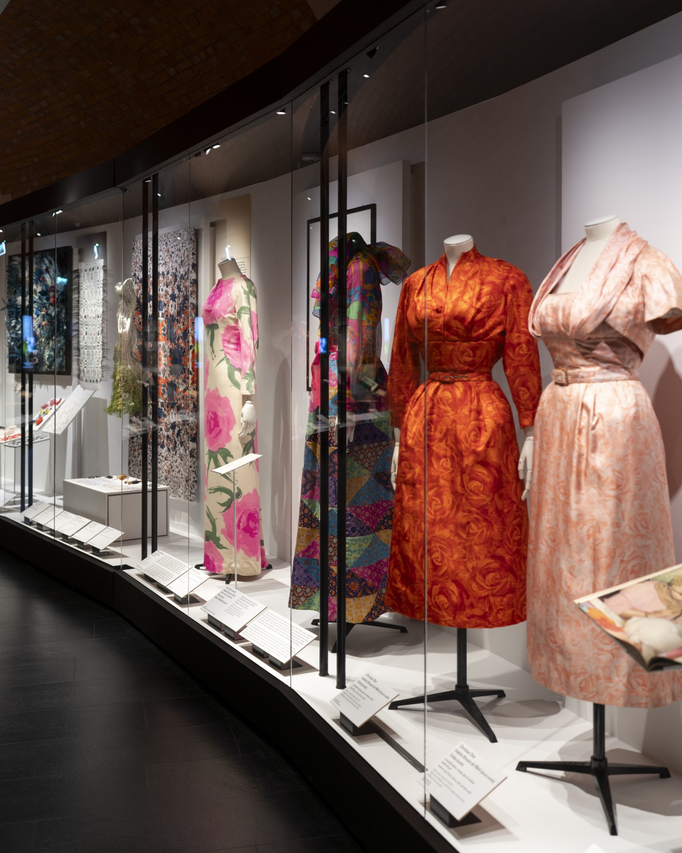 Tisser, broder, sublimer - Palais Galliera, Musée de la Mode de la Ville de Pari © Nicolas Borel