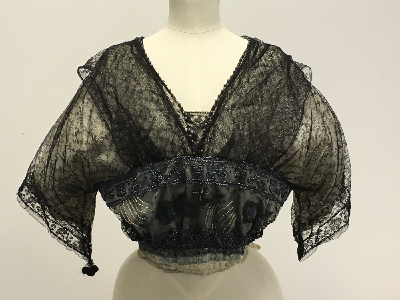 Leavers Lace. - The Costume Society