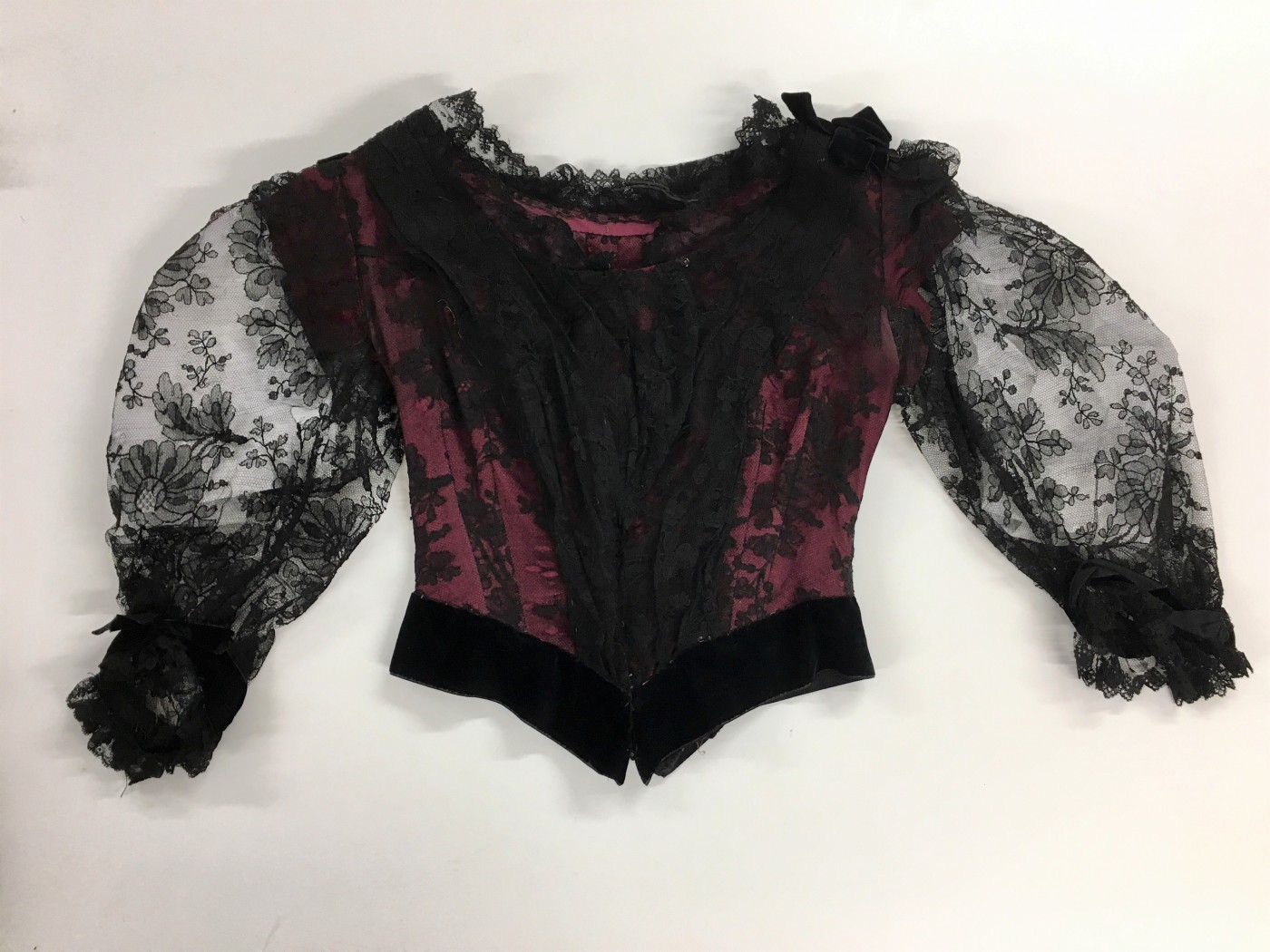 Leavers Lace. The Costume Society