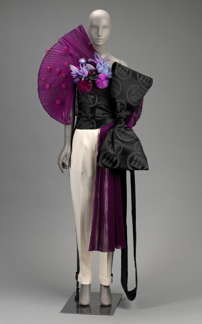 Big in Japan ensemble (Obi, part 1 of 2), 2019
Jean Paul Gaultier (French, born in 1952)
Mariko Kusumoto (Japanese, born in 1967)
Silk (?) organza
Museum purchase with funds donated by the Curators Circle: Fashion Council
Photograph © Museum of Fine Arts, Boston