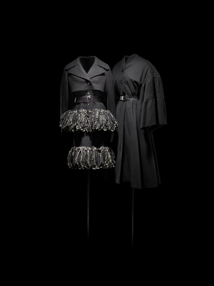 From left to right: Azzedine Alaïa, Haute Couture Automne/Hiver 2009 « INTRIGUE » Christian Dior, Haute Couture Automne/Hiver 1949 © Laziz Hamani