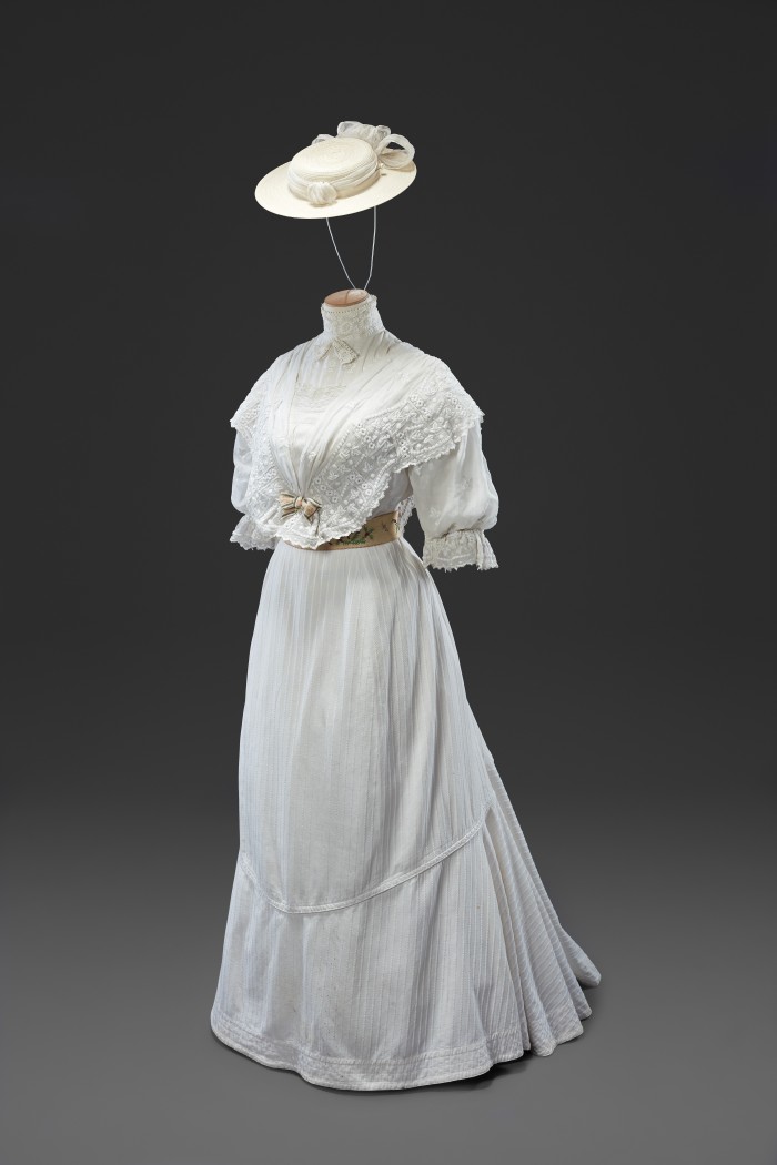 A Room with a View (1985), Costume for Lucy Honey-church (Helena Bonham Carter)
Costume Designers: John Bright, Jenny Beavan © Cosprop - Jon Stokes / Julia Buckmiller