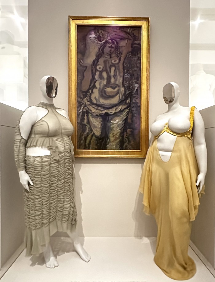 Corpulent Body : Ester Manas (French) & Balthazar Delepierre (Belgian) , Green Dress 2022, Georges Braque (French) Woman Carrying a Basket of Fruit, Oil on Canvas 1923. Di Petsa, Dimitria Petsa, Yellow silk dress 2025. © Photo Jane Francis