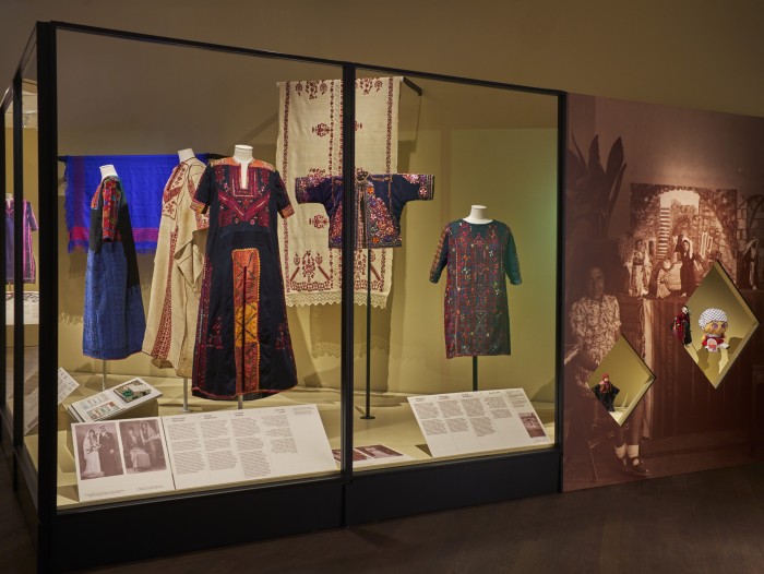Embroidering Palestine at MoMu –Fashion Museum Antwerp, 2025, © MoMu Antwerp, Photo: Stany Dederen