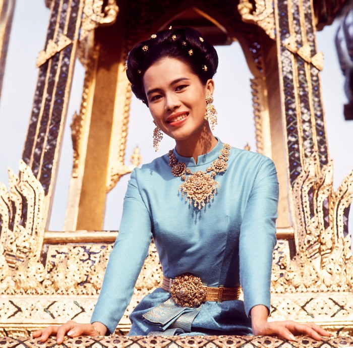 HM Queen Sirikit in Thai Boromphiman - Photographed by Reginald Davis. Image courtesy of MAD.