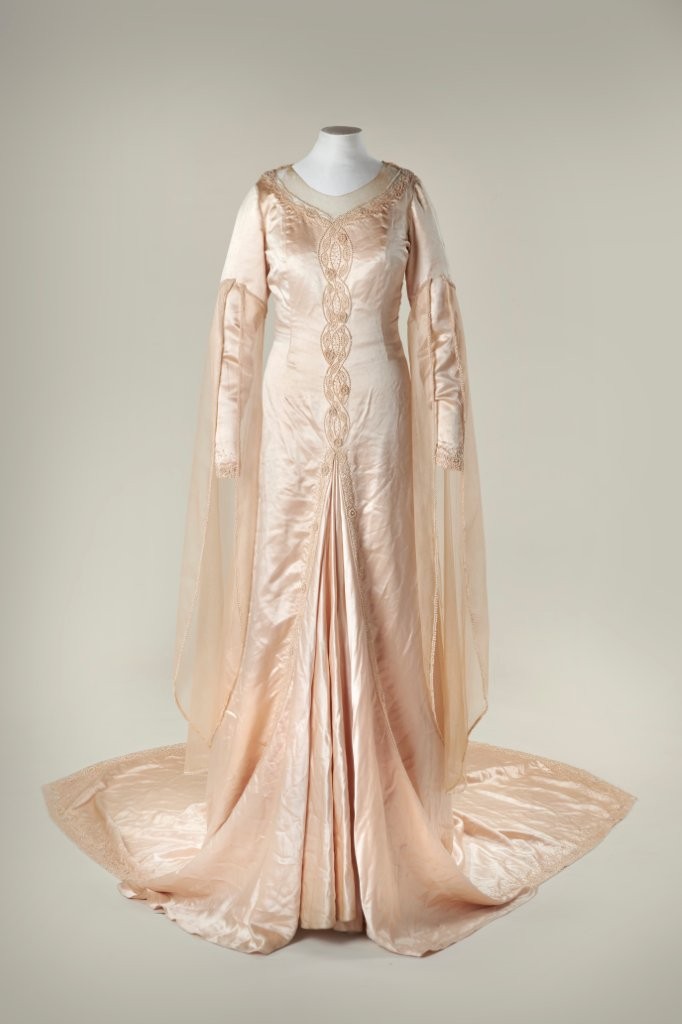 M.2022.019.1 Pink silk satin gown, 1931, attributed to Norman Hartnell. © The Olive Matthews Collection, Chertsey Museum. Photo by John Chase Photography
