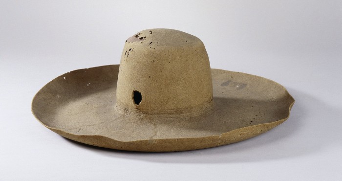 Ernst Casimir’s hat with a bullet hole, in or before 1632 © Rijksmuseum, Amsterdam