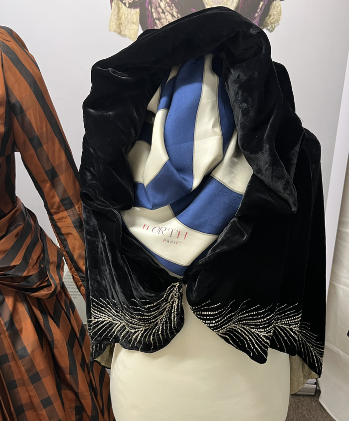 Worth cape and scarf. Image courtesy of Sue Mear.