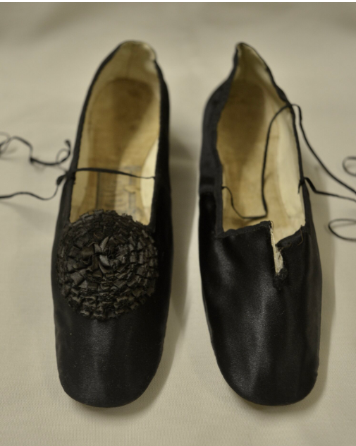 Black corded pumps worn by Queen Victoria © The Salisbury Museum collection